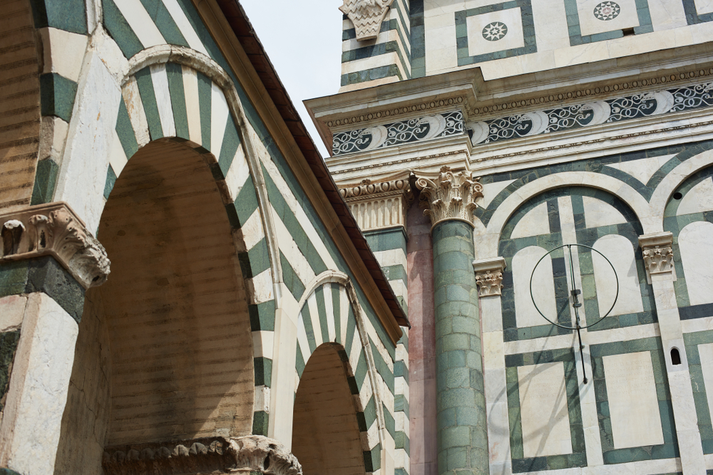 Columnas y detalles del exterior del Claustro de Santa Maria Novella