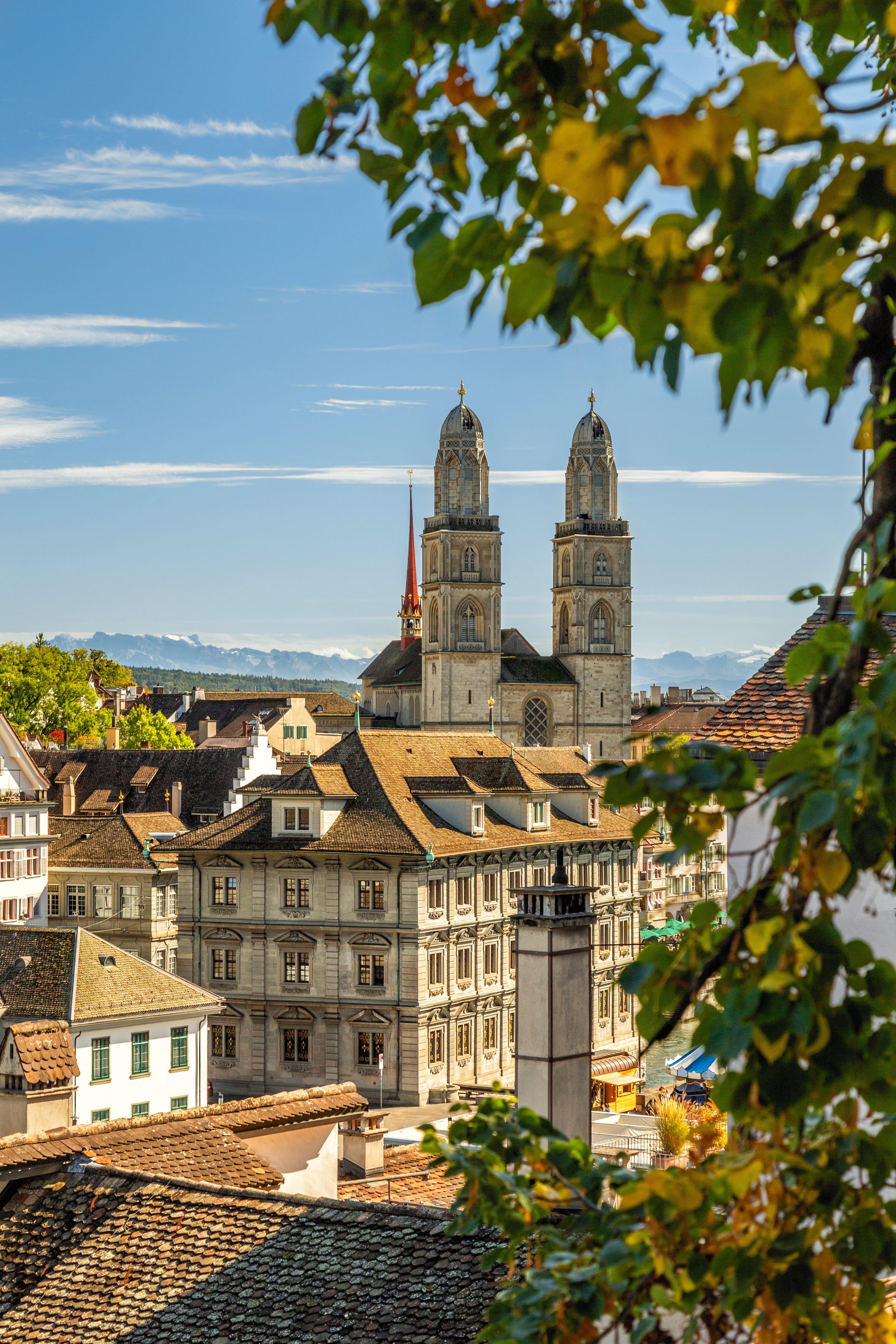 Vistas a la Catedral Grossmunster de Zúrich