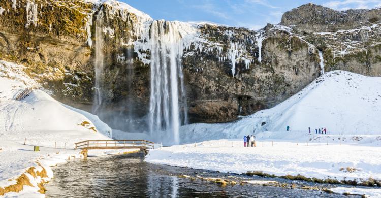 Cascada Seljalandsfoss en invierno