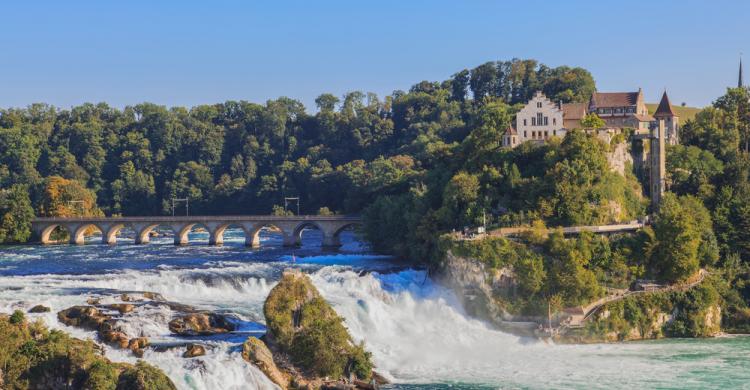 Cataratas del Rin y castillo de Laufen