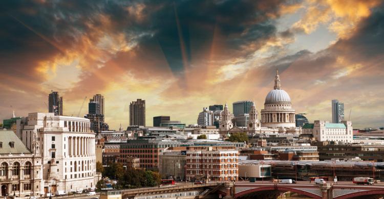 Skyline de Londres con St. Paul Church