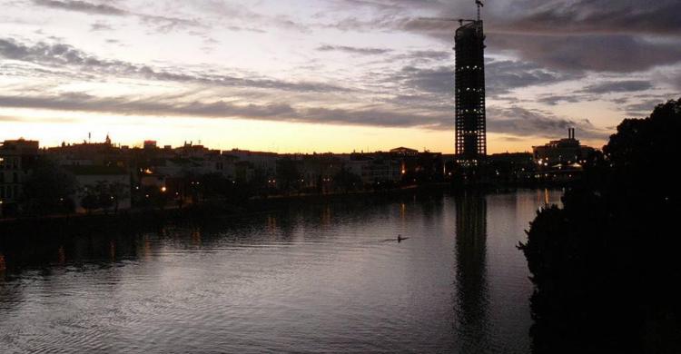 Río Guadalquivir de noche