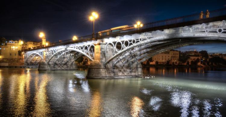 Puente de Isabel II en el barrio de Triana