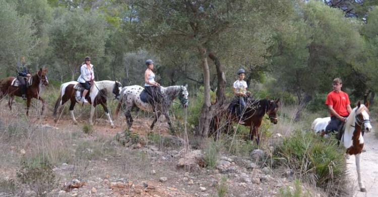 Paseo a caballo por el Puig de Sant Martí