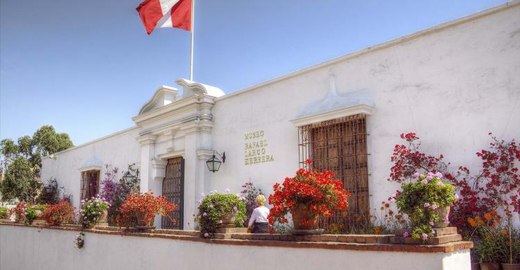 Fachada del Museo Larco