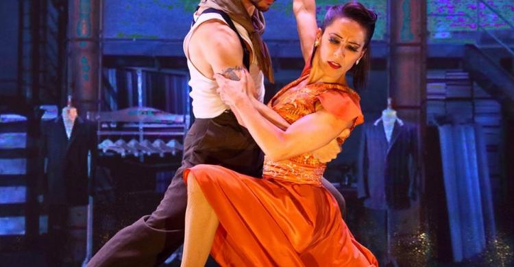 Recorre la historia del tango en un show a pura música, baile y color