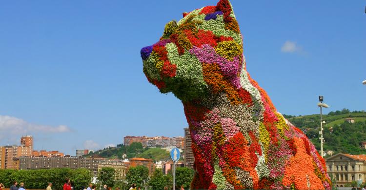 Escultura de Puppy en el Museo Guggenheim