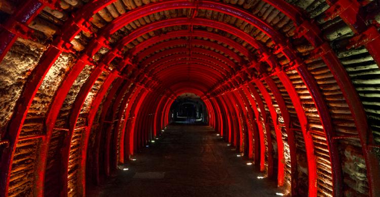 Túnel que conduce a la Catedral de Sal