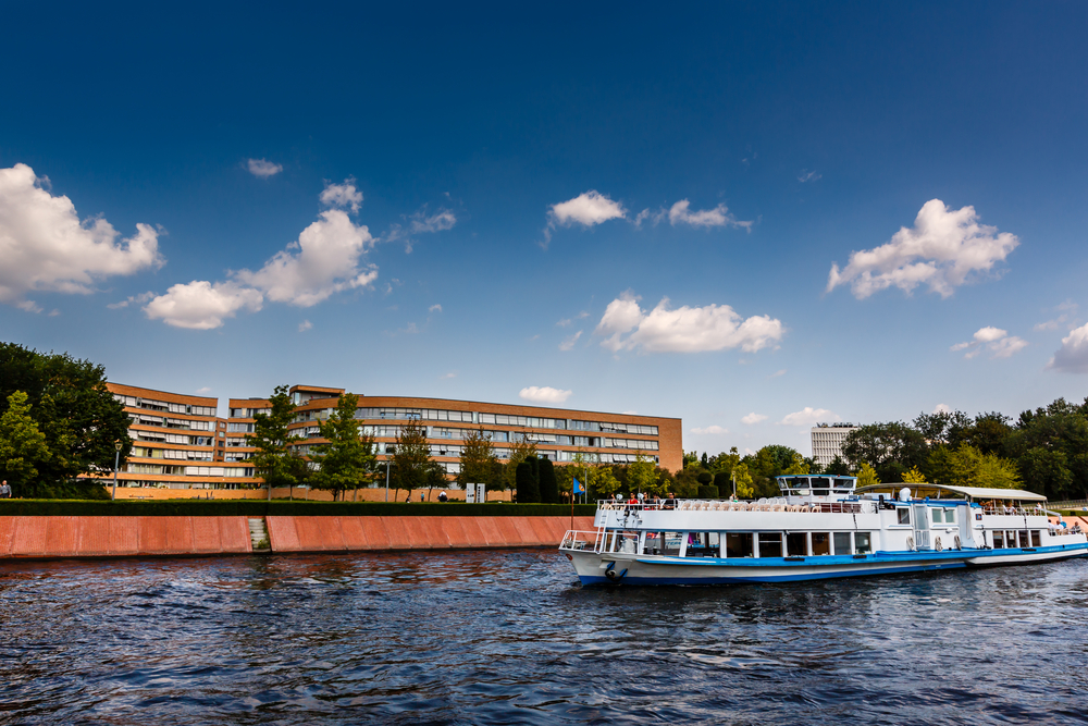 Barco por el río Spree